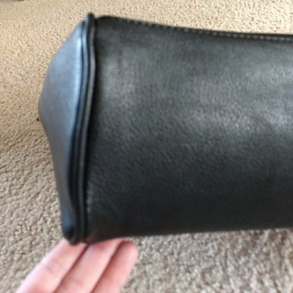 ***Betsey Johnson Black Striped Bag w/ Pink Bow - Picture 4 of 6